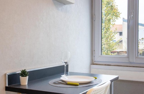 Poitiers Apartment | La Petite Chaume studio lumineux