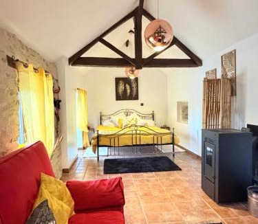 Saint-Yrieix-la-Perche Villa | La Petite Ecurie