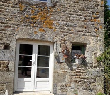 Saint-Pierre-des-Nids House | La petite ferme