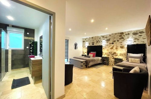 Saint-Andre-de-la-Marche Hotel | La Petite Felixiere