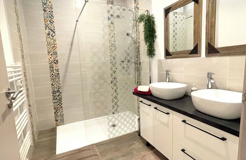 Saint-Andre-de-la-Marche Hotel | La Petite Felixiere