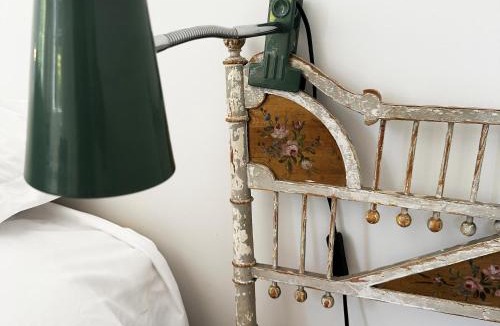 Senlis House | La Petite Fontaine