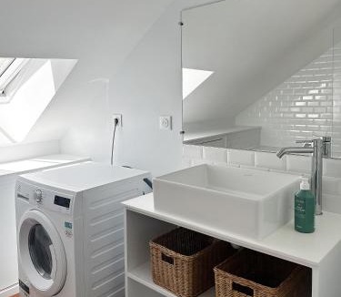 Senlis House | La Petite Fontaine