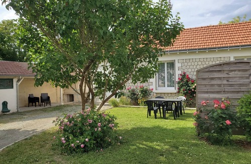 Montlouis-sur-Loire House | La petite Chamarande, peaceful cottage with river view, close to Tours & Amboise
