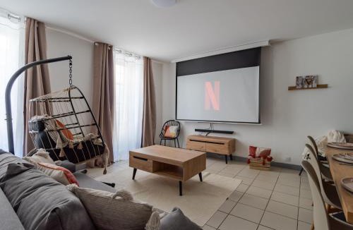 Centre Ville Apartment | La Petite Histoire