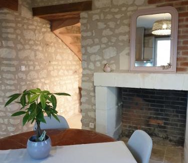 Crouzilles House | La Petite Loge des Vignes Private Jacuzzi