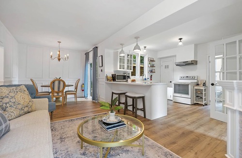 Historic Old Town House | La Petite Maison, With Soaker Tub & Fire Bowl