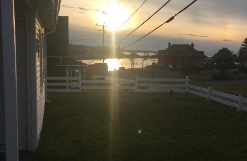 Sainte-Anne-des-Monts House | La petite maison sur la côte