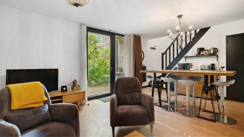 Chartres-de-Bretagne House | La Petite Maison Dans La Jungle