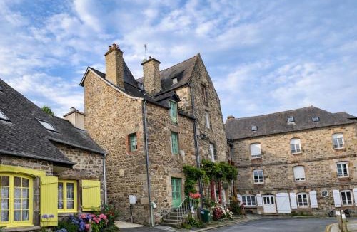 Lanvallay House | La Petite Madeleine is a Charming 2 Bedroom Pet Friendly Gite situated on Dinan Port