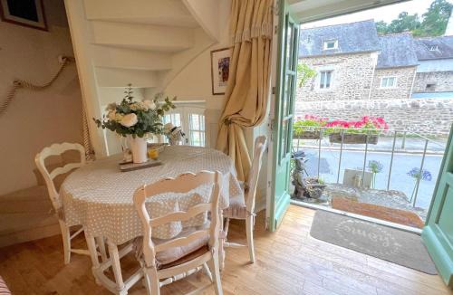 Lanvallay House | La Petite Madeleine is a Charming 2 Bedroom Pet Friendly Gite situated on Dinan Port