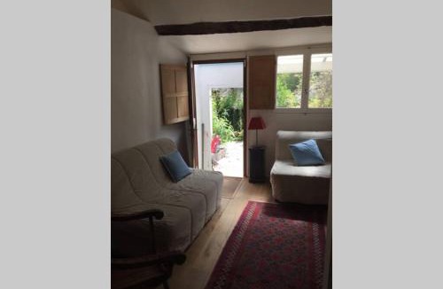 Flavigny-sur-Ozerain House | La petite maison médiévale de Melanie