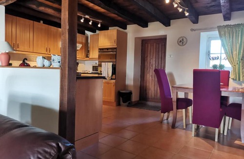 Oradour-Saint-Genest House | la Petite Maison De Vacances