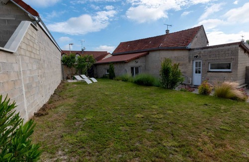 Conde-sur-Marne House | La Petite Maison - Condé-sur-marne