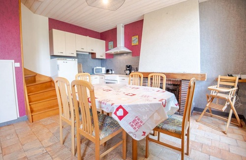 Nazelles-Negron House | La petite maison sur la colline