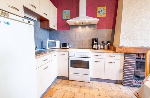 Nazelles-Negron House | La petite maison sur la colline