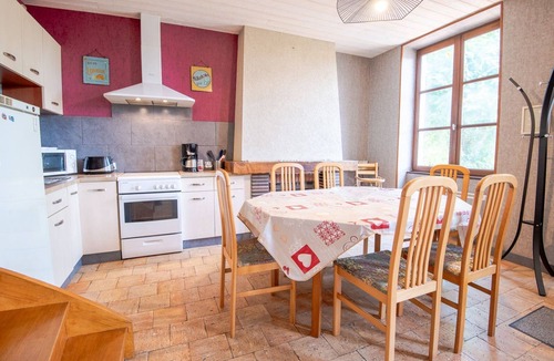 Nazelles-Negron House | La petite maison sur la colline