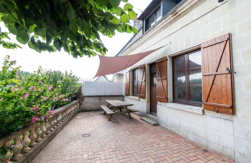 Nazelles-Negron House | La petite maison sur la colline