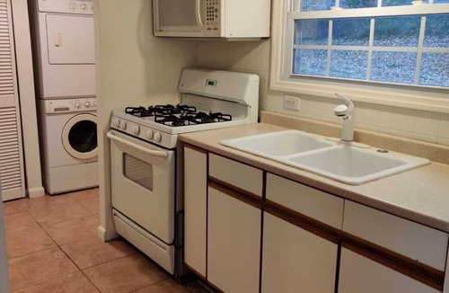 Chatham House | La Petite Maison, Chatham, NY