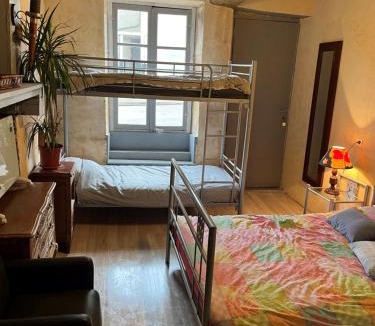 Issy-l'Eveque Bed & Breakfast | La petite maison d issy