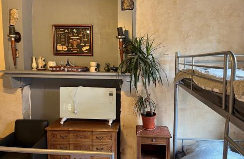 Issy-l'Eveque Bed & Breakfast | La petite maison d issy