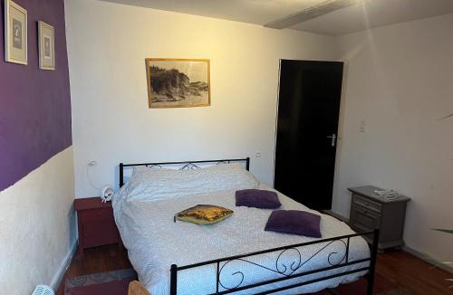 Issy-l'Eveque Bed & Breakfast | La petite maison d issy