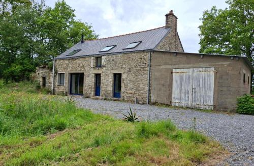 Pluherlin House | " La petite maison dans la prairie "
