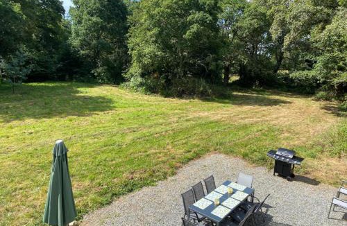 Pluherlin House | " La petite maison dans la prairie "