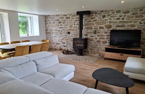 Pluherlin House | " La petite maison dans la prairie "