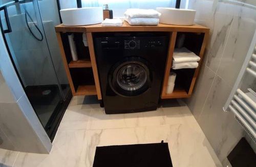 Avallon House | La Petite Maison Dans la Vallée