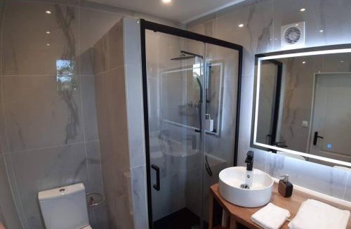 Avallon House | La Petite Maison Dans la Vallée