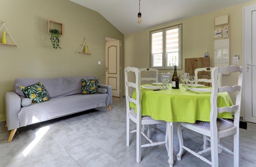 Acy House | La Petite Maison Du Montjard