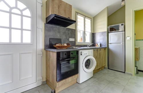 Acy House | La Petite Maison Du Montjard