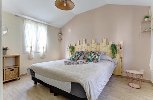 Acy House | La Petite Maison Du Montjard