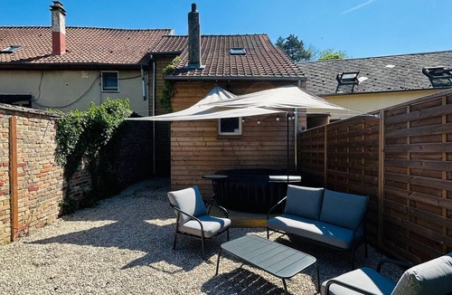 Loeuilly House | La Petite Maison