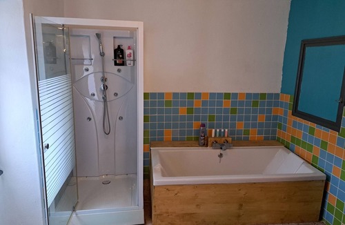 Issy-l'Eveque Bed & Breakfast | La Petite Maison d Issy