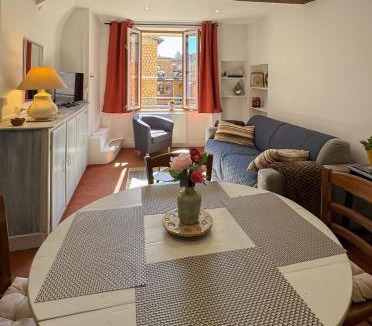 Noyers-sur-Serein House | La petite maison