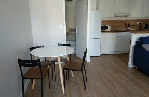 Reze Apartment | La Petite Maison
