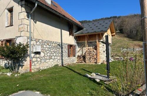 Saint-Christophe-la-Grotte House | La petite maison