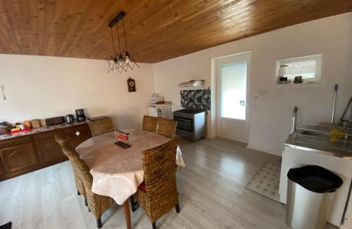 Toulon-sur-Arroux House | La petite Maison