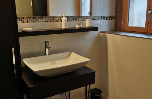 Yenne House | LA Petite Maison