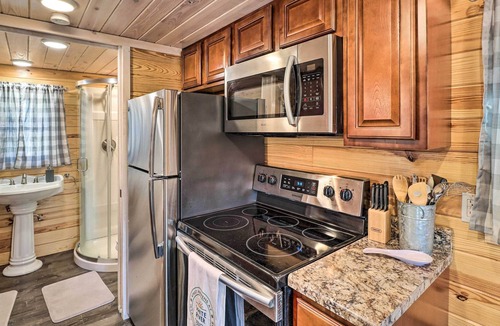 Boswell Apartment | La Petite Maison in Mount Olive w/ Fire Pit!