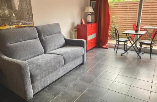 Cucq House | La petite maison rouge