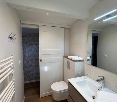 Craponne Apartment | La petite maison studio et jardin