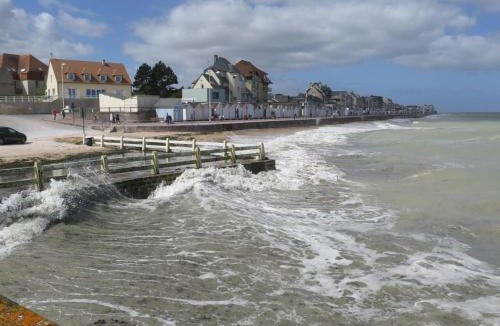 Courseulles-sur-Mer Apartment | La petite Marine, wifi et jardin à 100m de la mer