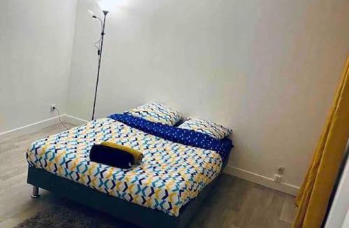 Vaux-sur-Seine Apartment | La Petite Planque