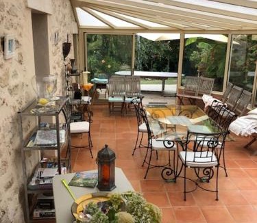 Pujols Bed & Breakfast | La Petite Provence de Touron