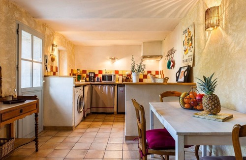 Les Cinq Avenues House | La Petite Provence - Two Bedroom House, Sleeps 4