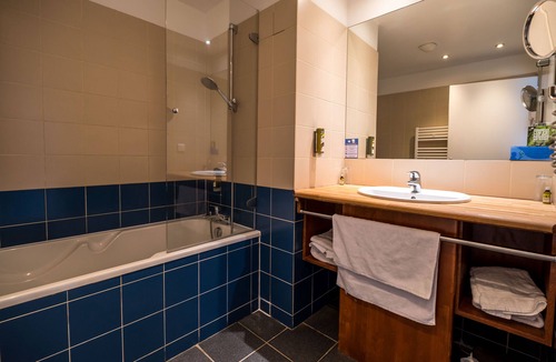 Saint-Martin-du-Littoral Hotel | La Petite Rade Hôtel