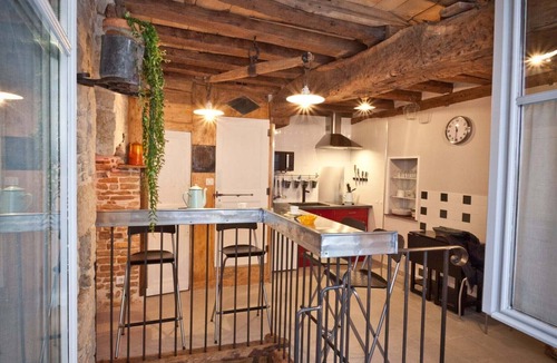 Noyers-sur-Serein House | La Petite Sentence, cottage in the heart of a medieval village in a paved street